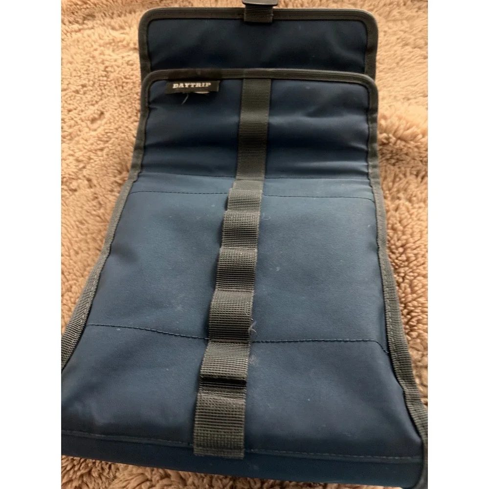 YETI Daytrip Lunch Bag Navy Blue Foldable Insulated Lunch Box Cooler